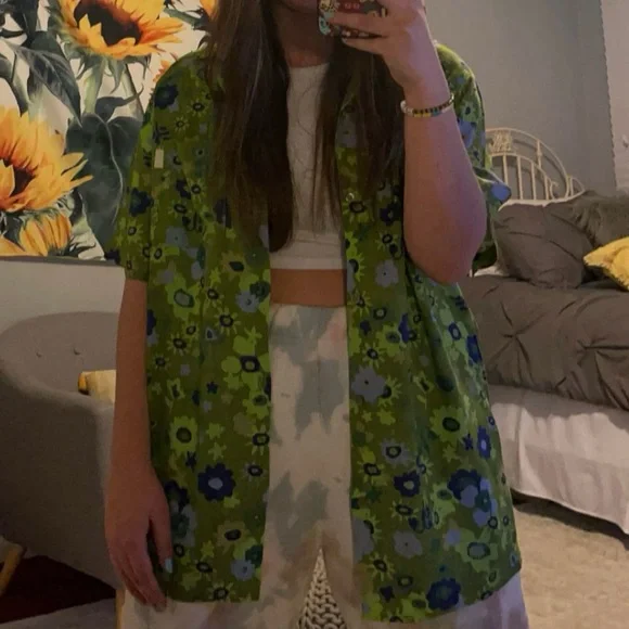 URBAN OUTFITTERS Drawn Ditsy Print Camp Shirt - Picture 6 of 6